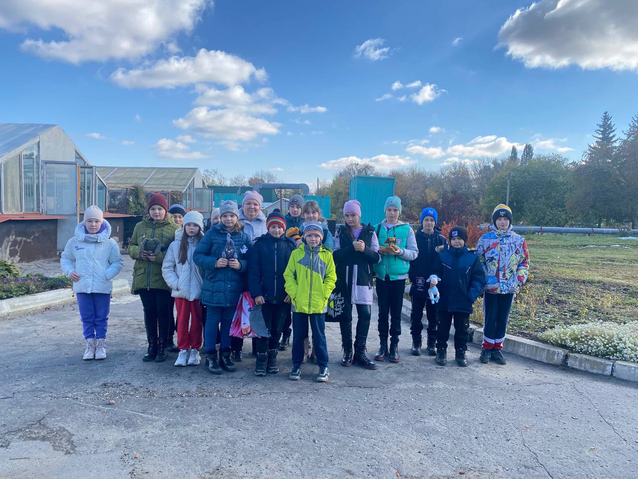 2 октября учащиеся нашей школы постелили Алтайский  краевой детский экологический центр.