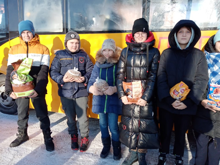 Наши добровольцы - волонтёры из МБОУ&quot;СОШ№91&quot; посетили Барнаульскую городскую общественную организацию для бездомных собак и кошек &quot;Ласка&quot;.